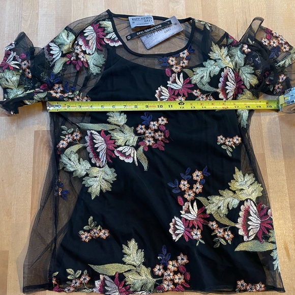 Ruff Hewn NWT Sheer Embroidered Floral Short Sleeve Black/Green/Red Top Size M - Picture 14 of 15